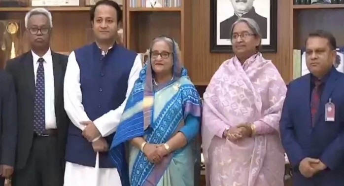চলতি বছরের এইচএসসি ও সমমান পরীক্ষার ফল হস্তান্তর প্রধানমন্ত্রীর কাছে